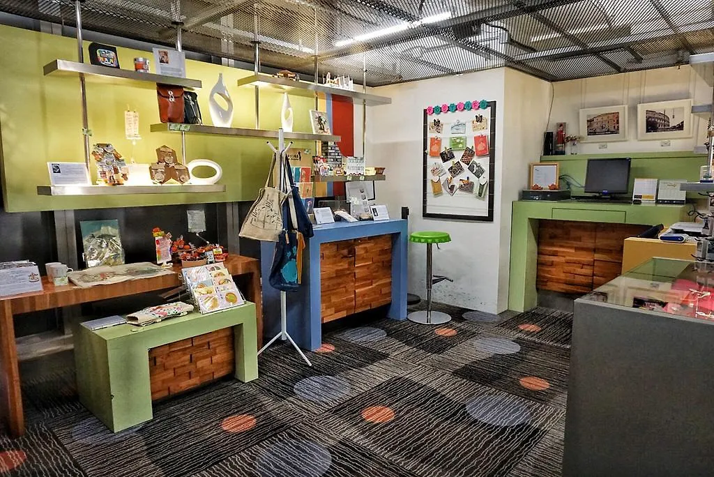 Отель Y Loft Гонконг 3*,