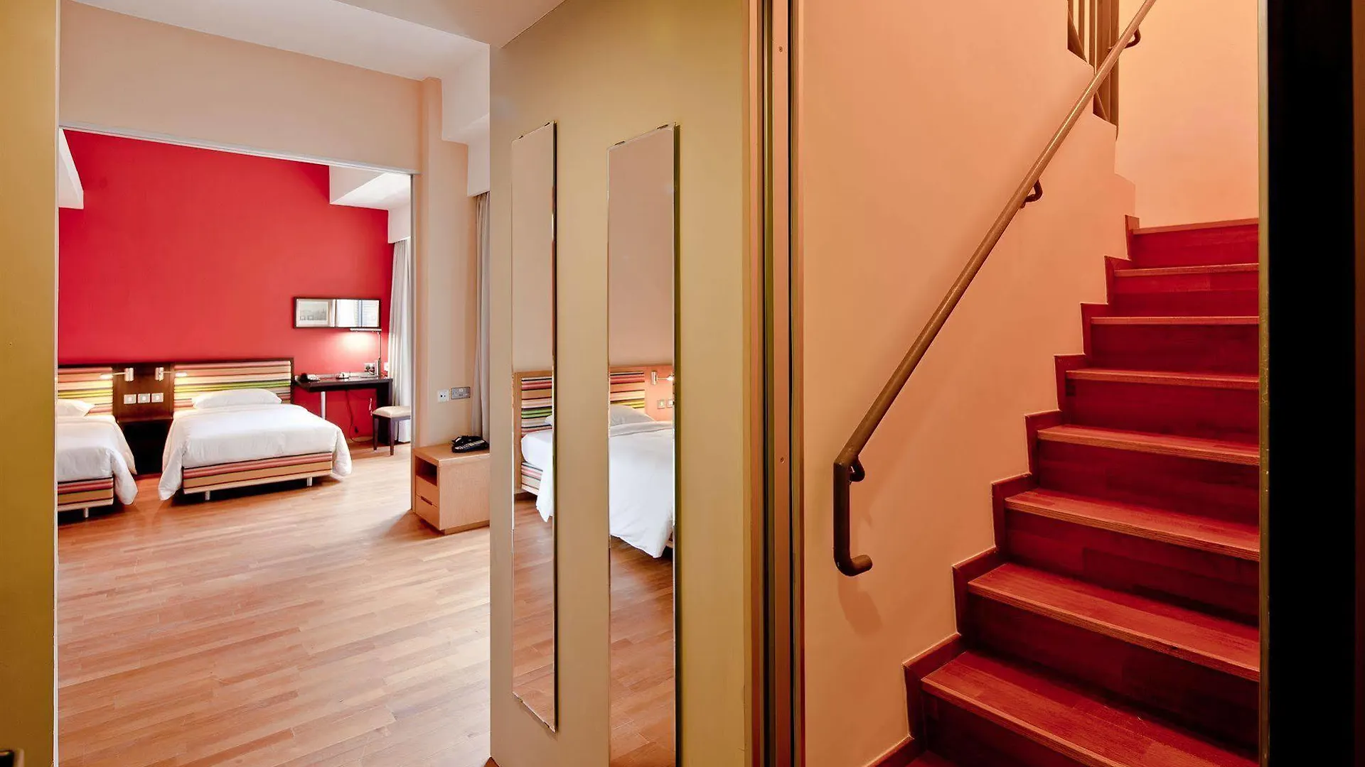 ***  Отель Y Loft Гонконг Китай